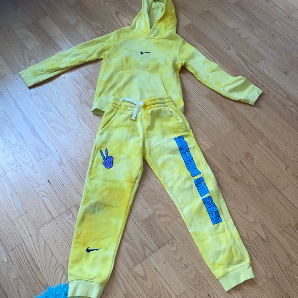 Nike sweatsuit